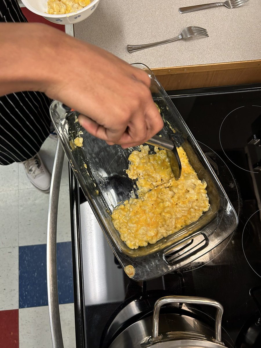 Miss Hicks tweet media