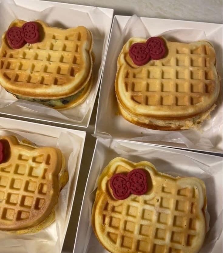 hello kitty waffles 💫