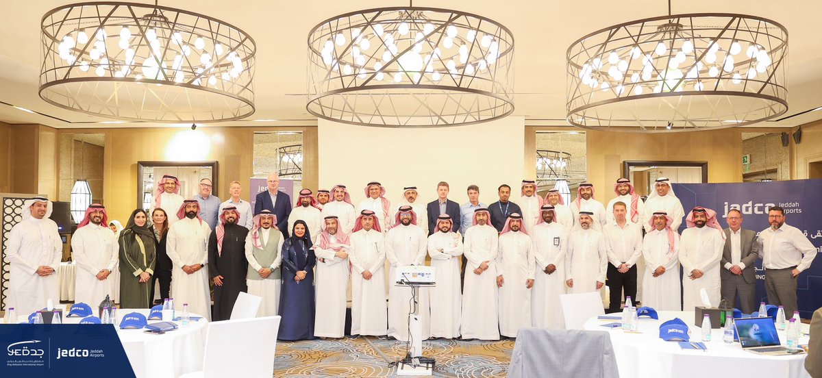 JedcoKSA's tweet photo. #مطارات_جدة تعقد ملتقى قادتها 2024، بحضور الرئيس التنفيذي م. مازن جوهر، وعدد من أعضاء مجلس المديرين والقيادات التنفيذية؛ لمناقشة مستهدفات الشركة بما يتوافق مع الاستراتيجية الوطنية لقطاع الطيران و #رؤية_السعودية_2030. https://t.co/ZFT6DJK5Dr