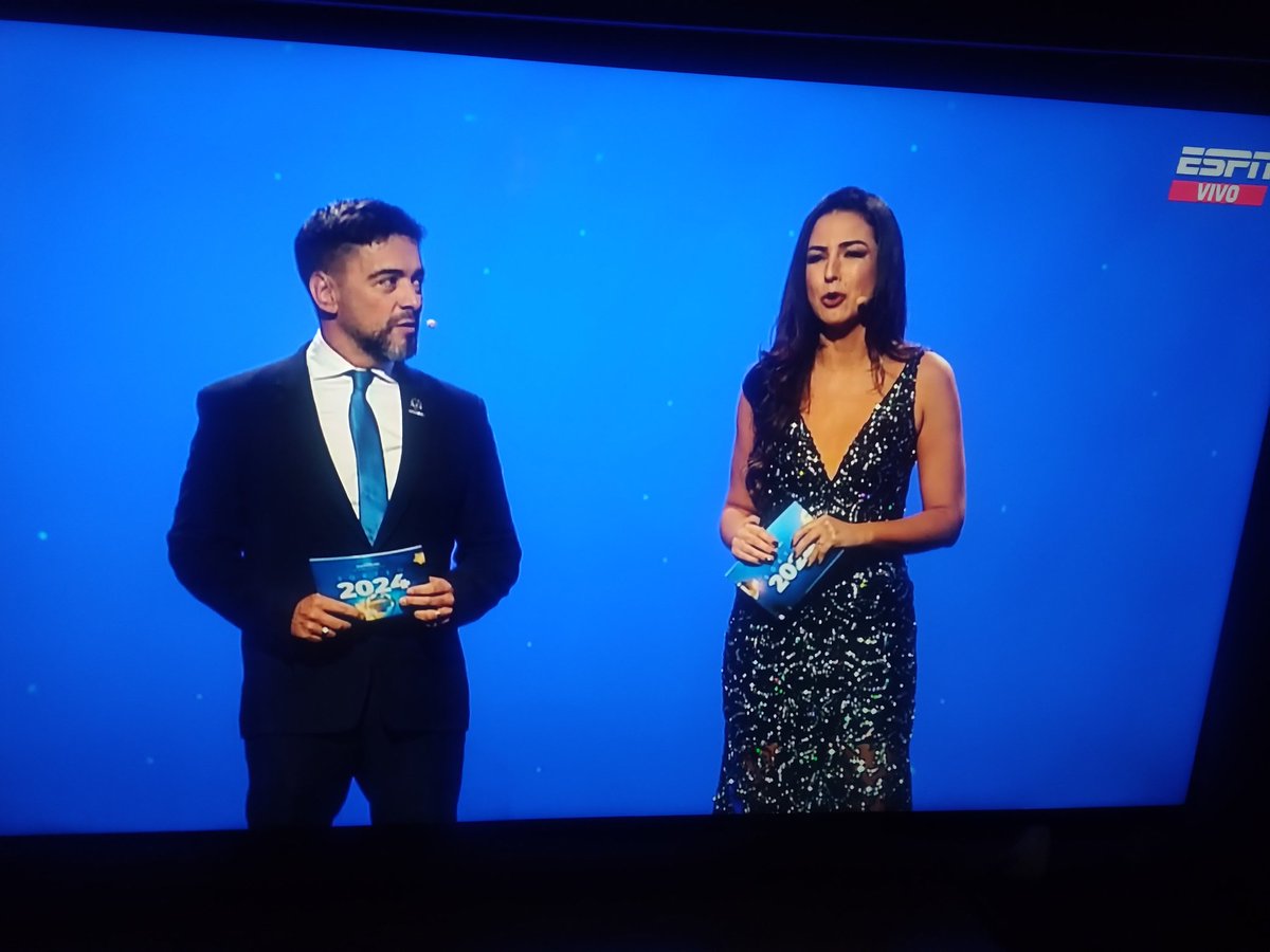 ElTridnte's tweet photo. Dios, soy yo de nuevo🙏🏼
#AlianzaLima #Conmebol #Libertadores #GloriaEterna https://t.co/AxMlyoCzSu