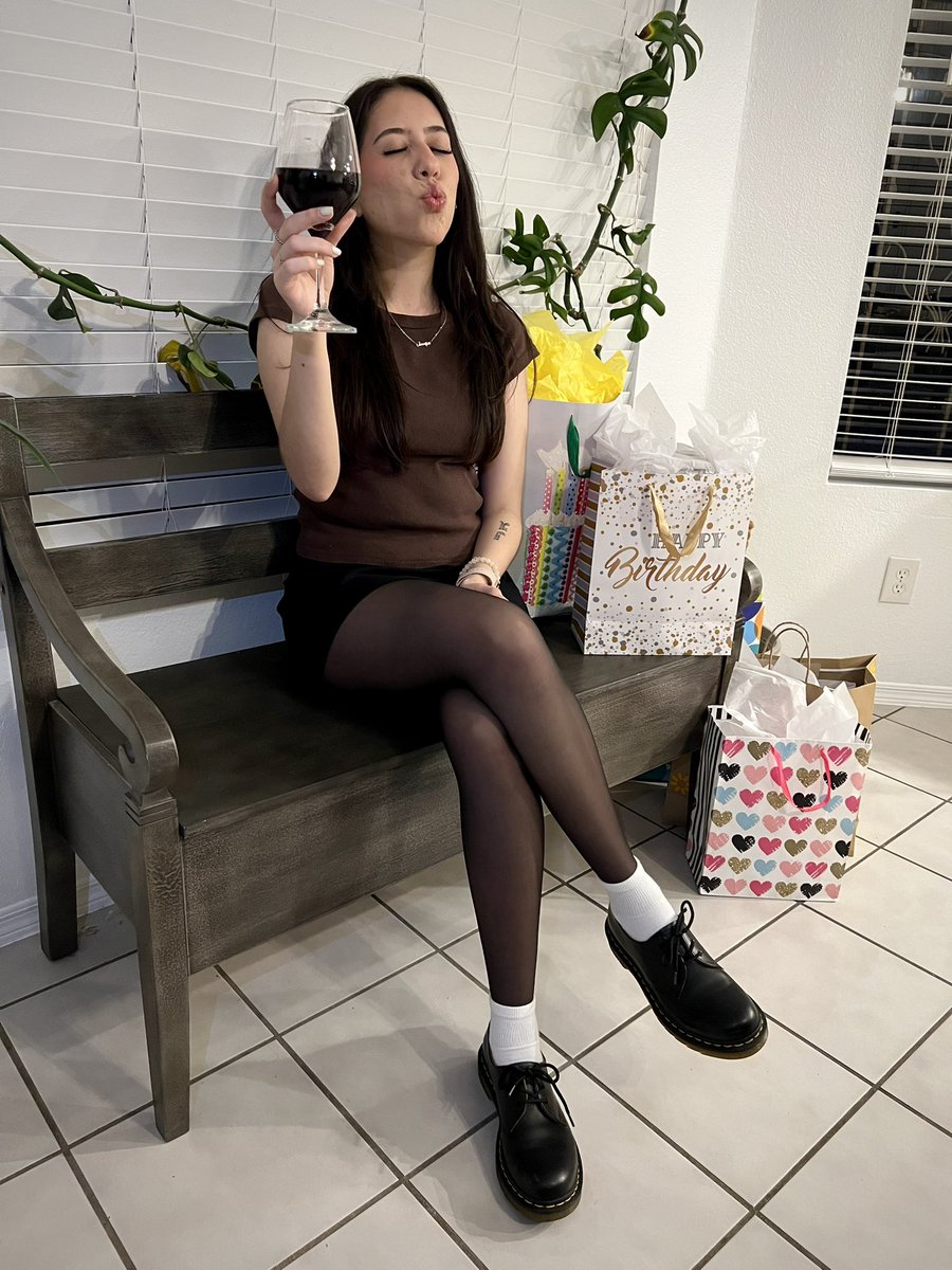 groovygjen's tweet photo. cheers to starting chapter 23✨ https://t.co/vI5w3Patkm