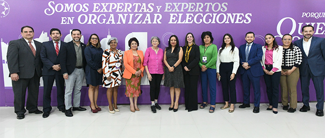 Al referir que el Instituto se encuentra en la etapa de revisión del cumplimiento de las acciones afirmativas en los registros de los partidos políticos, la Consejera Estrada dijo que esta etapa representa un trabajo arduo
mugsnoticias.com.mx/noticias-del-d…