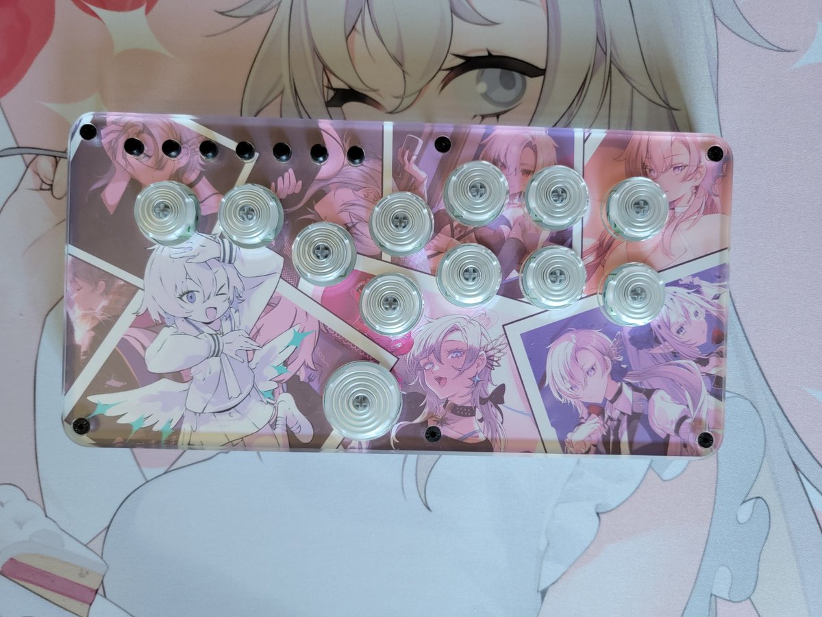 CupsOfFruit's tweet photo. Got a new hitbox and I made it Liora themed (again)! Last pic is old liobox (Qanba Obsidian) for scale. #walkyriart https://t.co/URjlP97fVr