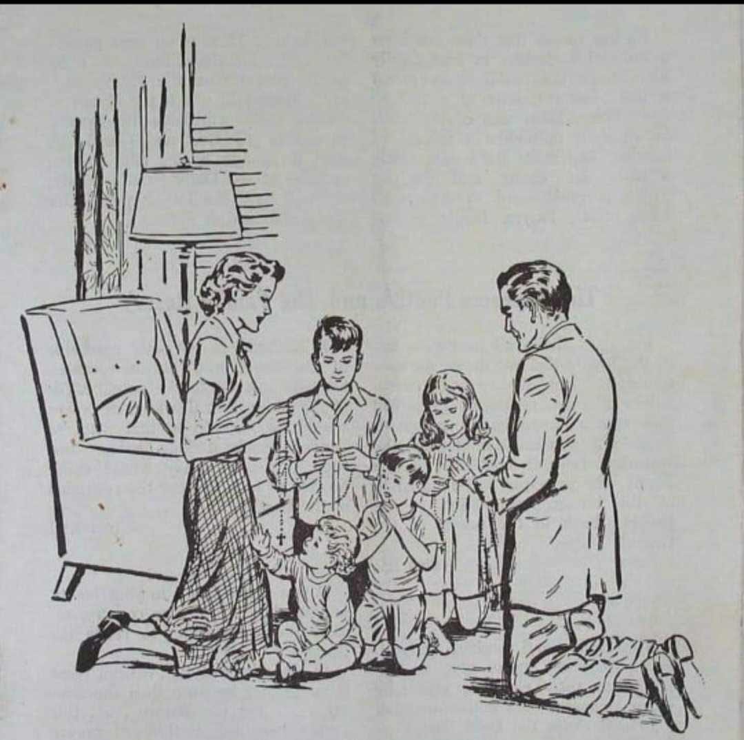 El deber del padre de familia (la cabeza):

1. Debe trabajar arduamente para satisfacer todas las necesidades materiales de los miembros de su familia (1 Timoteo 5:8).
2. Debe buscar cosas de esta vida para satisfacer a su esposa (1 Corintios 7:33).
3. Debe administrar sabiamente