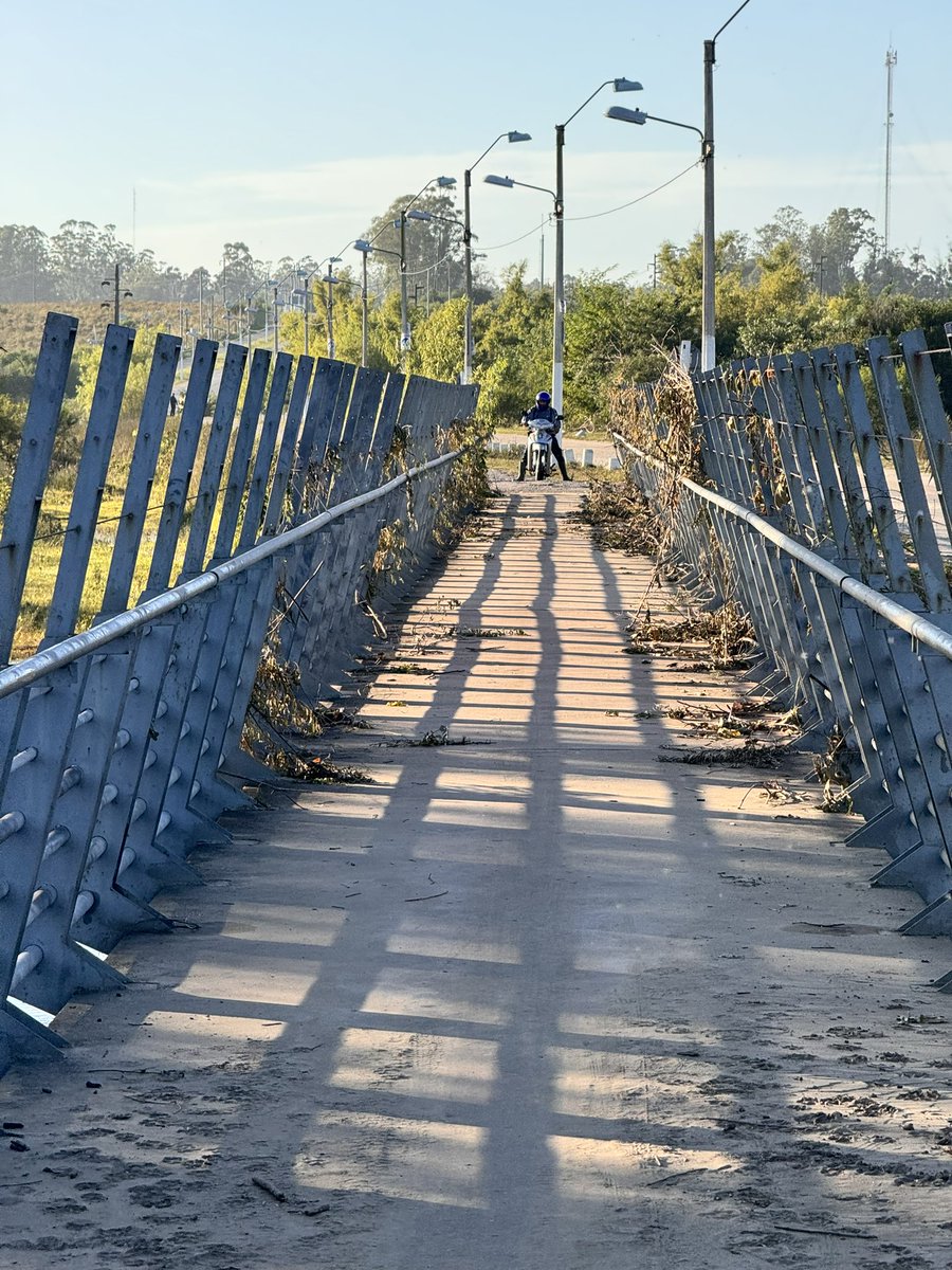 Una más y van … peatones y motociclistas compartiendo una ciclovía que no es para motos . Un inspector en la mañana en ese lugar , se va pipón ; si hace su trabajo . <a href="/exitorama/">C.W.33 RADIO FLORIDA</a>
<a href="/floridadiario/">FloridAdiariO</a>
@f24digital
@daloxhecho105
@juntaflorida
@floridaidf
@carloscarapa
<a href="/mazzalberto/">Alberto Javier Mazza🇺🇾</a>