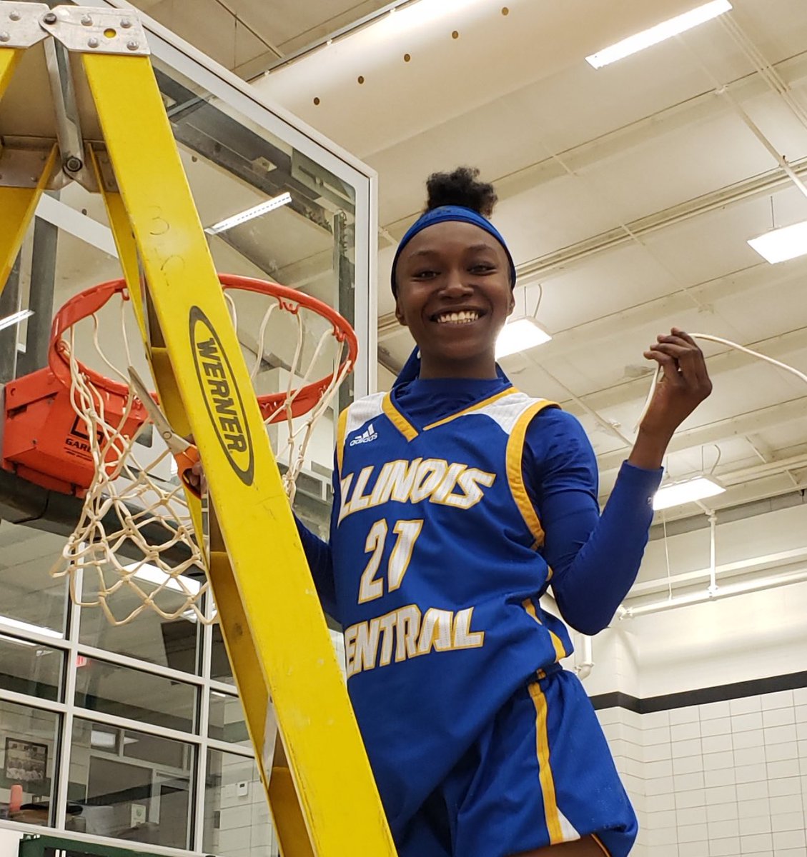 Happy birthday to @ICC_CougarsWBB Class of ‘22 alum Derria Edwards!