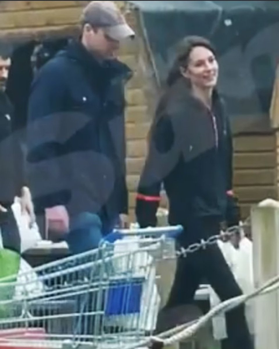 1sarcasticblond's tweet image. Lol, that's not Kate or William.  Kate has a thicker neck and different shaped skull.  These are hired look a likes.  C'mon #WhereIsKateMiddleton #WheresKate