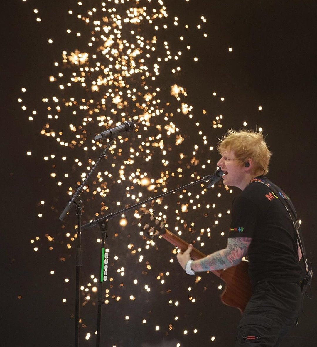 Ed Sheeran Chart (@edonchart) on Twitter photo ๐ | <a href="/edsheeran/">Ed Sheeran HQ</a>'s "Mathematics (Asian) Tour" has concluded in Mumbai India, with a fire performances, recieving a special plaque honouring Divide's sales in the country ๐ฎ๐ณ๐ฎ๐ณ๐ฎ๐ณ.
Congrats Ed Sheeran.! ๐๏ธ๐๏ธ๐๏ธ ๐ | <a href="/edsheeran/">Ed Sheeran HQ</a>'s "Mathematics (Asian) Tour" has concluded in Mumbai India, with a fire performances, recieving a special plaque honouring Divide's sales in the country ๐ฎ๐ณ๐ฎ๐ณ๐ฎ๐ณ.
Congrats Ed Sheeran.! ๐๏ธ๐๏ธ๐๏ธ