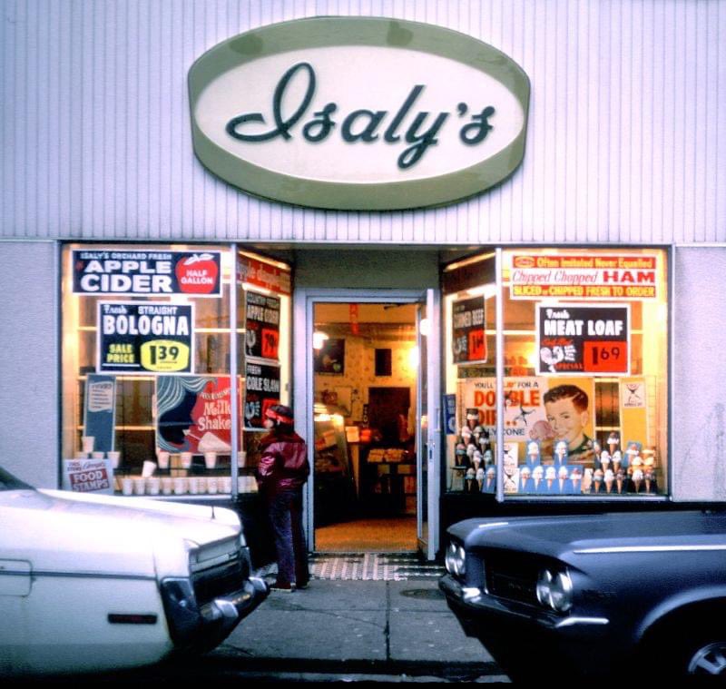 Uncle_JimmyD's tweet photo. Many of us have grown up eating chipped-chopped ham. (My parents actually called it chipped ham)
Anyone else in western PA remember this when you were young?
They’re still very much around, but came across this old photo, and thought I’d share.
I always stop at Pennsylvania Macaroni Co in the Strip District every time I go “home”.
Wish I had them in Iowa! ✌🏻
@IsalysNation