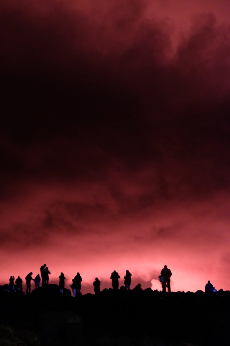 WildernessEAMed's tweet photo. From the first night of the most recent volcanic eruption at #Reykjanes  that started on Saturday. This is the most powerful eruption since they began again in the area in 2021. So much lava glow...
#Iceland #volcano #eruption https://t.co/YumESWh2SU