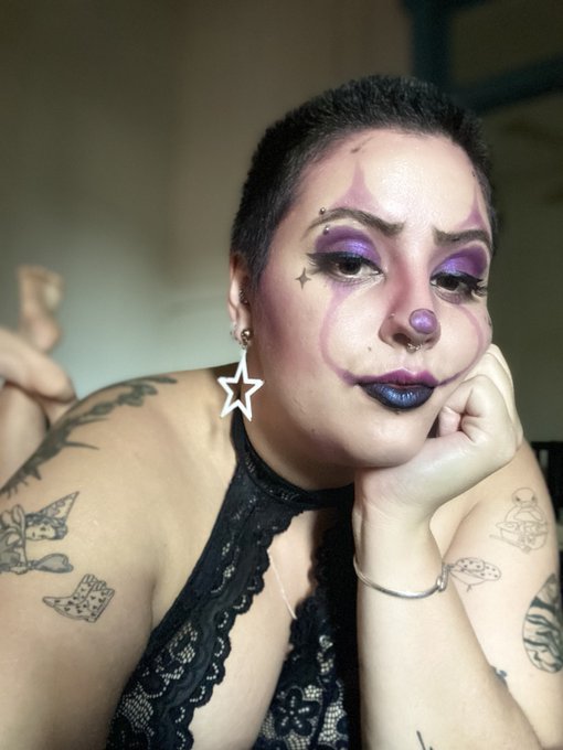 Pretty little clown girl 💜 https://t.co/5vReHIOLfk<a href="/tag/clowngirl"class="tags"><span>#clowngirl</span></a>