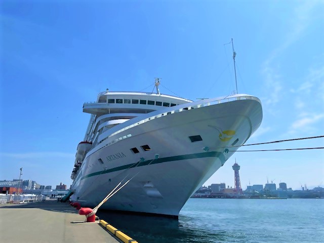 port_of_hakata's tweet photo. \ #クルーズ船 情報/
3/16(土)、ドイツの #フェニックス・ライゼン が運行する「 #ARTANIA ( #アルタニア )」が #博多港 に初寄港🛳️
元はプリンセス・クルーズのロイヤル・プリンセスとして就航しており、#ダイアナ妃 が名付けた船でした✨
クルーズ船の寄港予定はこちら⬇️
https://t.co/zmjLFDoeeP https://t.co/qKYJfxFvNV