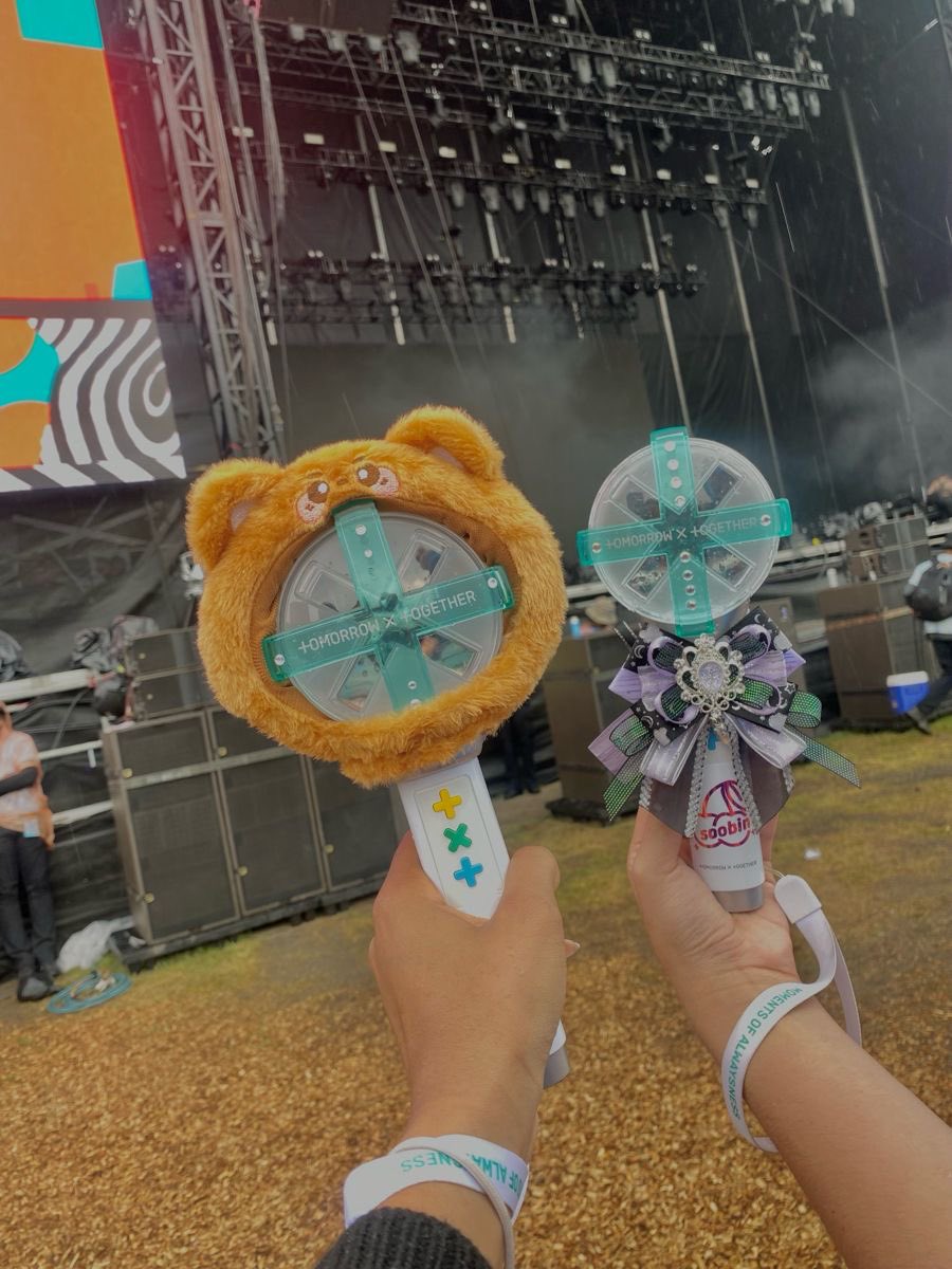 tubabearzz's tweet photo. RT TO GET BARRICADE FOR ACT:PROMISE https://t.co/4DHE46F7Us