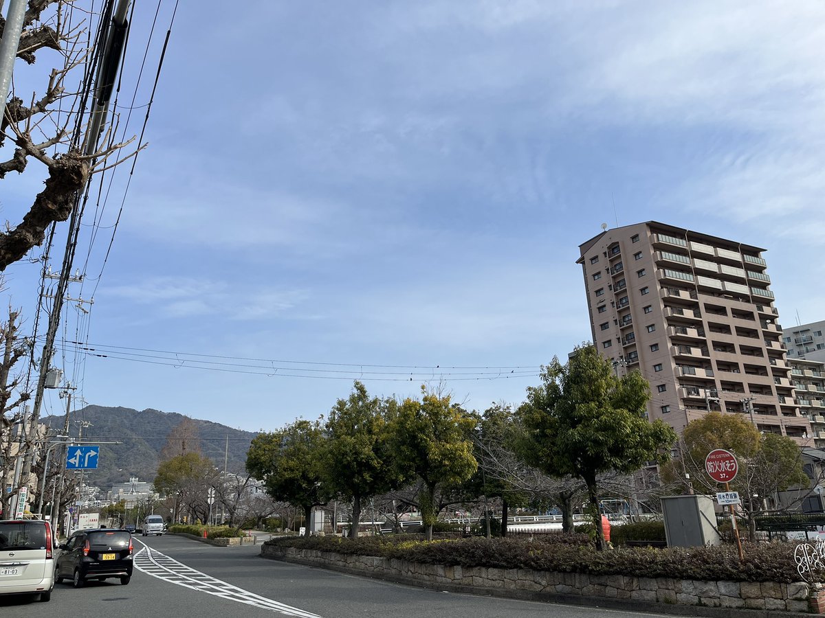 lionya_dot_com's tweet photo. おはようございます。
兵庫県神戸市の空は晴れ☀️

3/19火曜日🤗
寒いのも今週いっぱい
よろしくお願い致します❣️

作業着の通販ライオン屋ドットコム
https://t.co/G6bj5sXK5c

#作業服 #安全靴 #ライオン屋 #ライオン屋ドットコム #らいおん #まとめ買いがお得 #企業公式が毎朝地元の天気を言い合う https://t.co/M0hvdXXnog