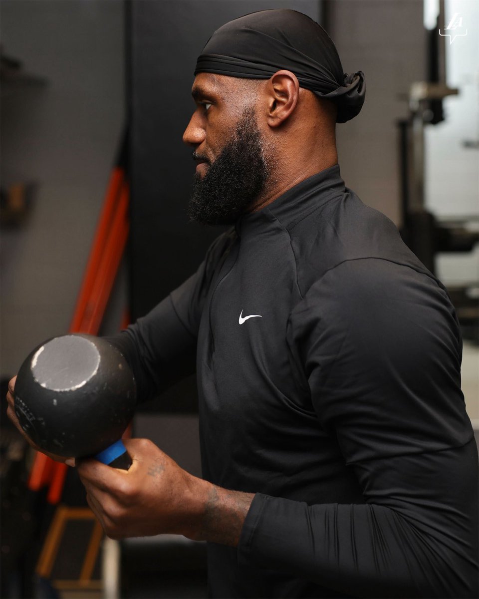 Lakers's tweet photo. Pregame weights https://t.co/oKh1B6U2Yk
