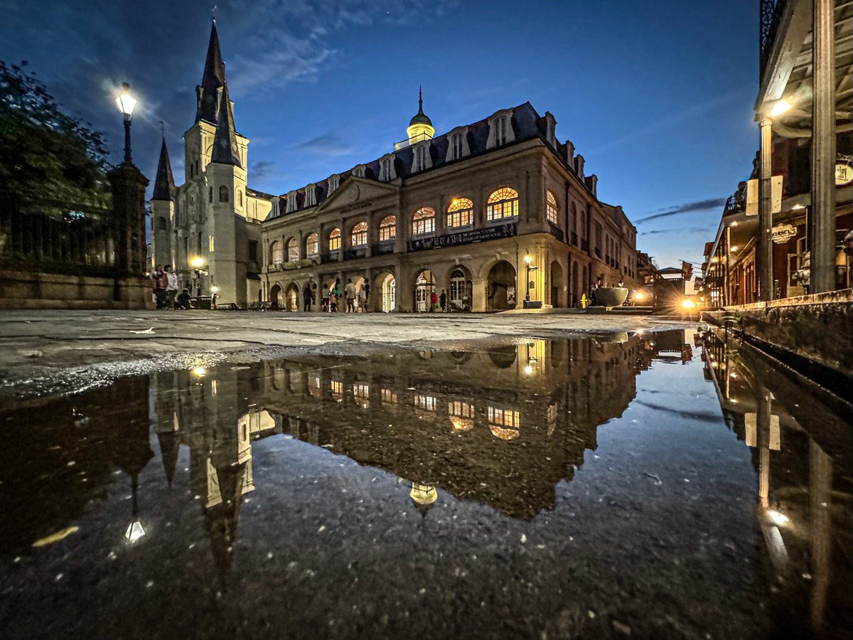 marcorasi1960's tweet photo. Twilight on Jackson square, New Orleans https://t.co/1pkW19Orax