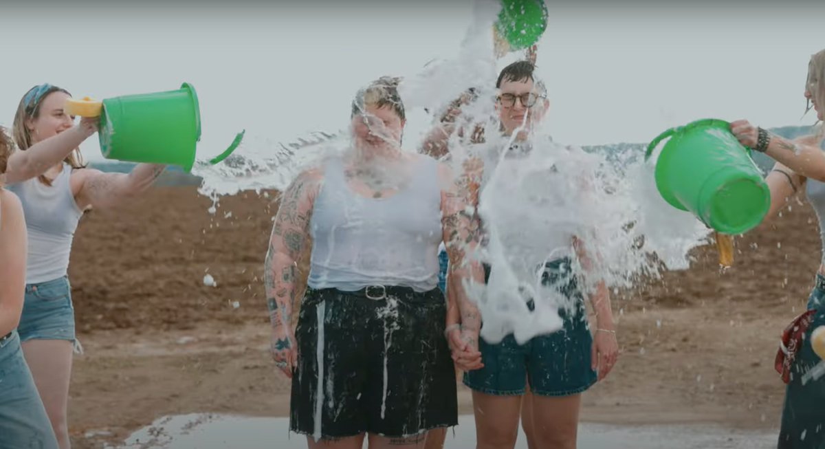Stop everything you're doing and watch the 'Crying in the Carwash' video by the ever-adorable @arxxband loudwomen.org/2024/03/19/arx… #singleoftheweek