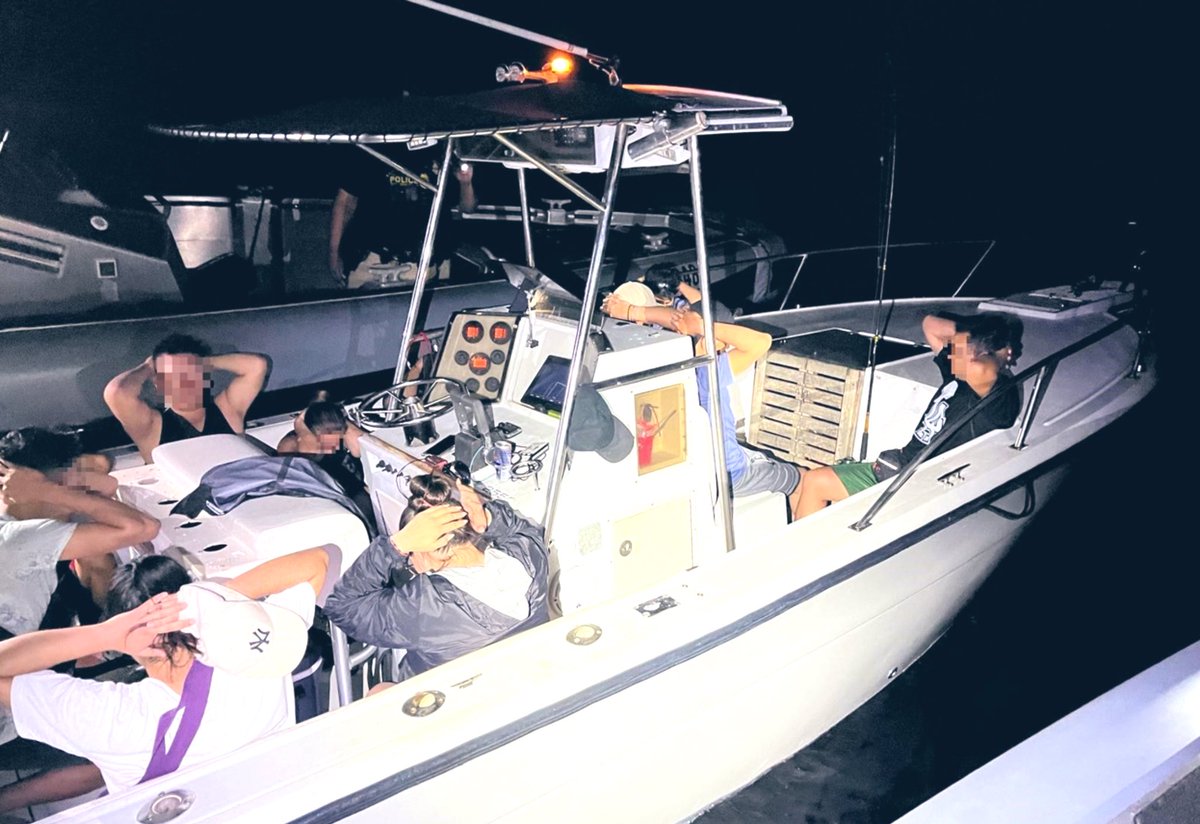 #Donttaketotheseas..!! @CBPAMORegDirSE agents, along with their partners from @PBCountySheriff and @USCGSoutheast stopped a vessel on Saturday attempting to illegally enter the country. 14 migrants were detained and the vessel seized. @CBPSoutheast @HSTF_Southeast