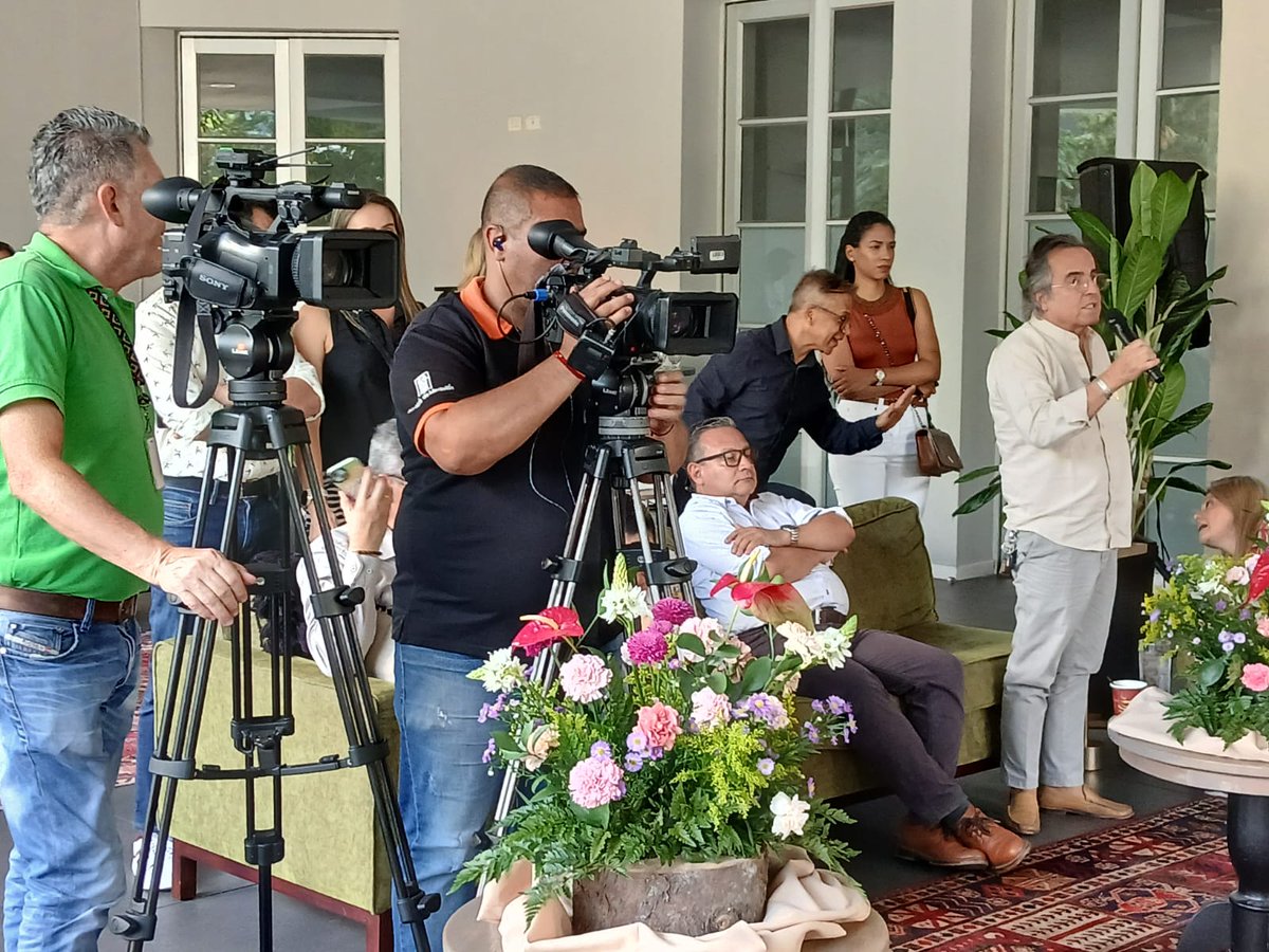 CotelcoAnt's tweet photo. Hoy tuvimos la atención a medios en nuestro hotel Afiliado #PobladoPlaza con los representantes de la Jta Directiva Nal y nuestro Pdte Eje. @JoseDuarteG conversando sobre la proyección de ocupación 2024, gentrificacion, entre otros temas de interés del gremio. https://t.co/bZPjj09UpY