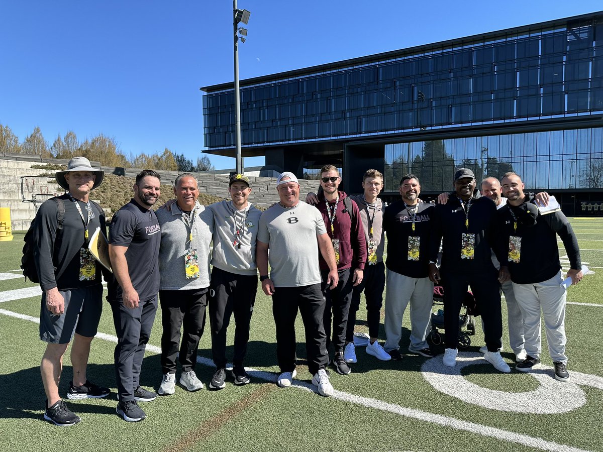 It’s been an incredible 5 days with the Oregon program. A HUGE THANK YOU to @CoachDanLanning, @CoachWillStein, and the staff for giving us total access to it all, and taking their time to talk ball & hang with our crew. It is real up here in Oregon! #EFFORT | #TGOT | #TheTEAM