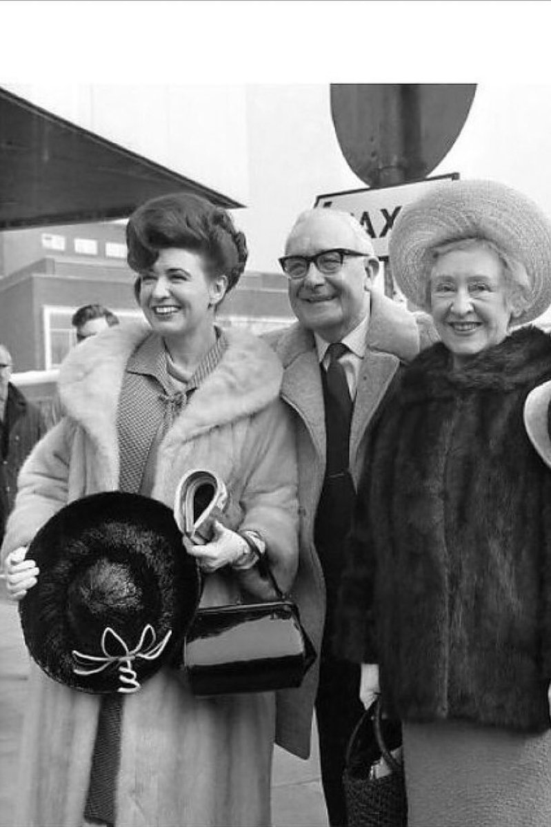 #OnThisDay in 1966- Coronation Street stars Pat Phoenix,Arthur Leslie and Doris Speed arrived in Australia to begin a three week promotional tour of the country.

#Corrie #ClassicCorrie #CoronationStreet