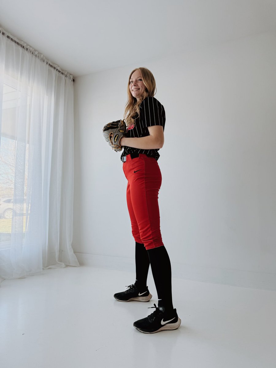 ladycatssball's tweet photo. A fun day had by all! Cant wait to see the finished flicks 📸♥️🥎 #mediaday https://t.co/fD2X6iwoqw