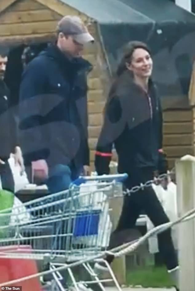 ReturnOfKappy's tweet photo. The Royal Family wants us to believe this is Kate Middleton...

Where is Kate.... ? 

#WeWantAnswers https://t.co/NEwtJT8Gv6