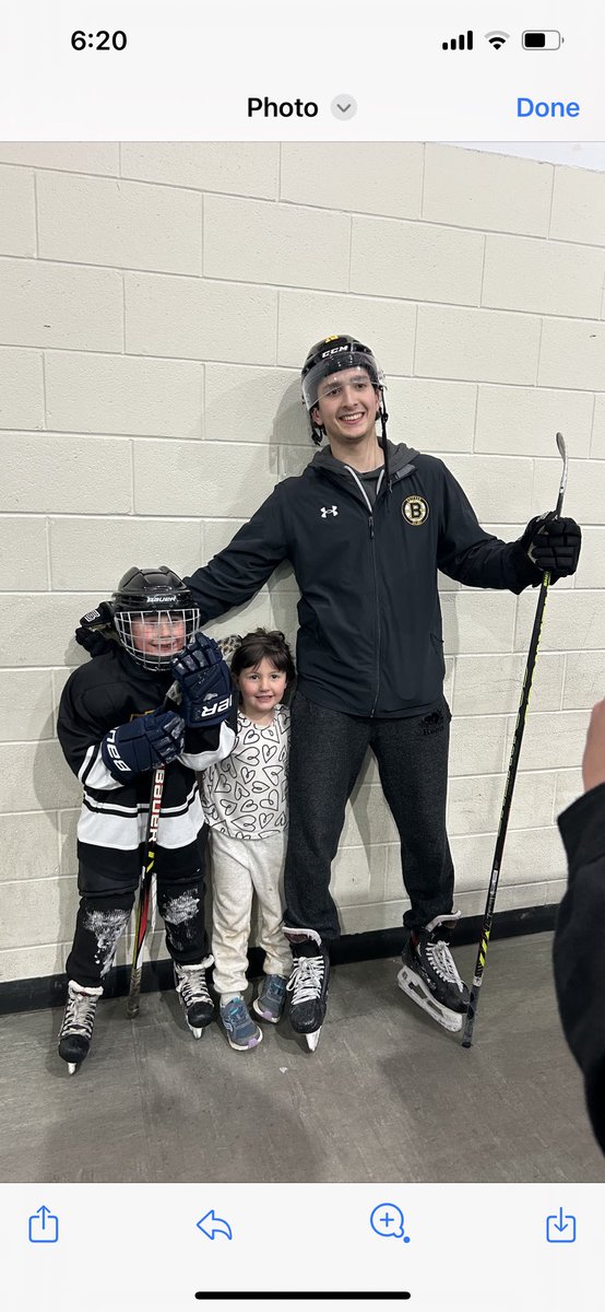 sports_beatNICK's tweet photo. Giving back… They could care less about wins and losses. Memories for life made today @estevanbruins https://t.co/GXJbTRTj0Y