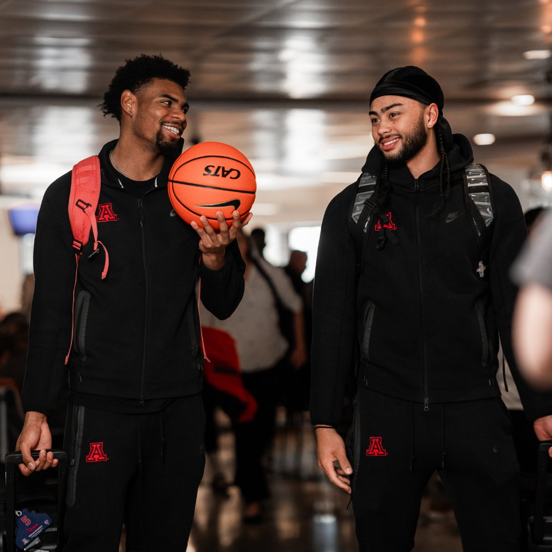 TucsonAirport's tweet photo. ๐ธBehind-the-scenes shots of our โThat Was Easyโ Campaign with Arizona Menโs Basketball players KJ Lewis and Kylan Boswell. ๐ป๐ฝ
#FlyTUS โโค๐๐ #BearDown
๐ฅ: Amped Marketing https://t.co/BtzWwMp9vV