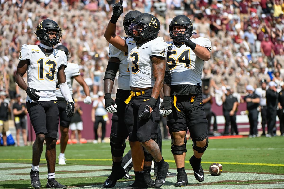#AGTG Blessed to receive an offer from Appalachian State University🟡⚫️ @TCunninghamAPP @AJHOWARD_ASU @julius_harley @HickmanJarrod