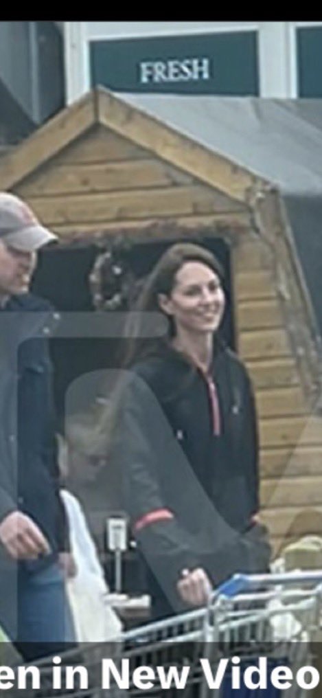 ItsReallyAmber's tweet image. This is deadass Rose Hanbury NOT Kate Middleton 😆 #RoyalAnnouncement #KateGate #WhereIsKate