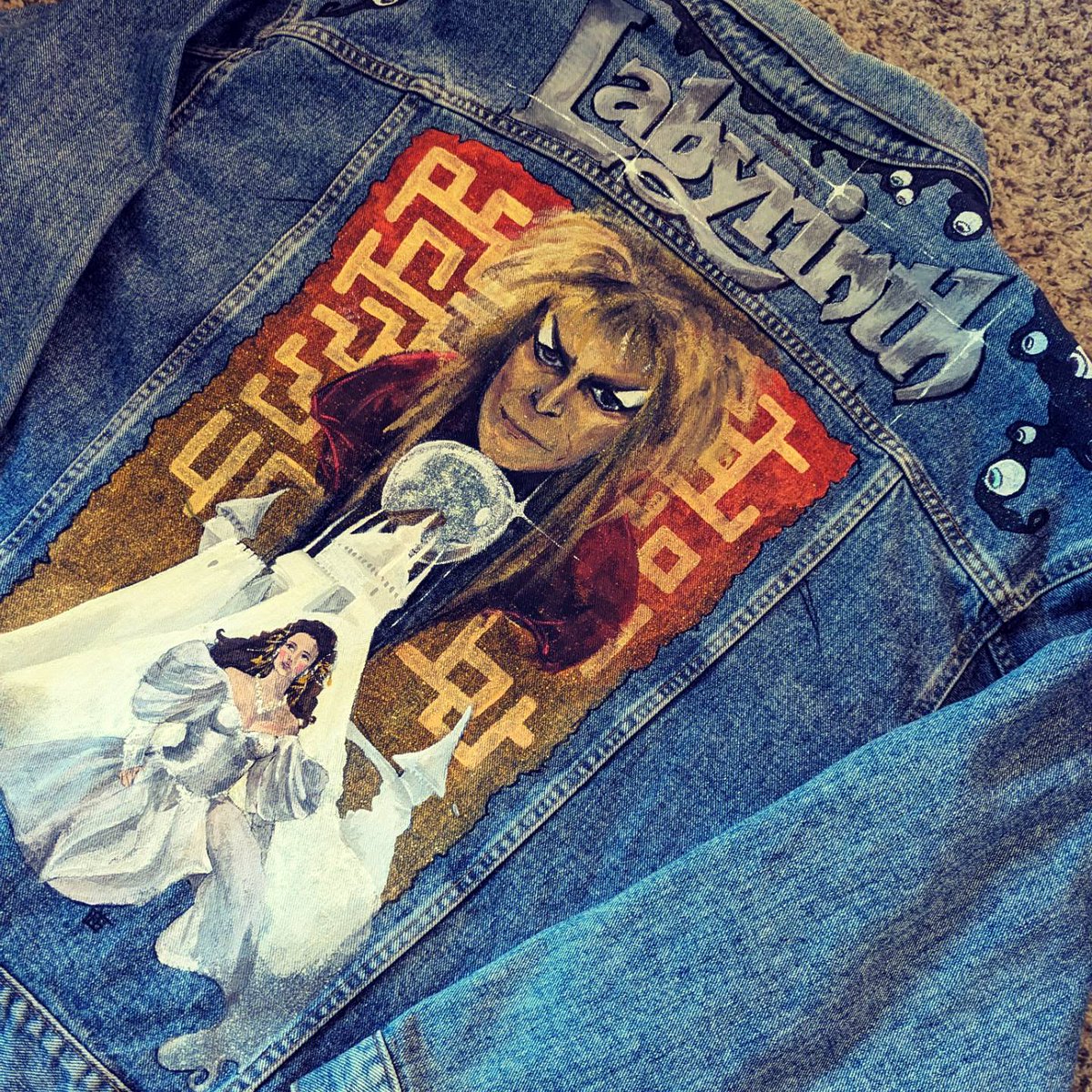 She's all finished ✨
Hand painted by me jean jacket featuring #thelabyrinth David Bowie and Jennifer Connelly ✨✨✨
#painting #paintings #jeans #jeanjacket #art #artwork #handpainted #DavidBowie #jimhenson  #creaturestudio