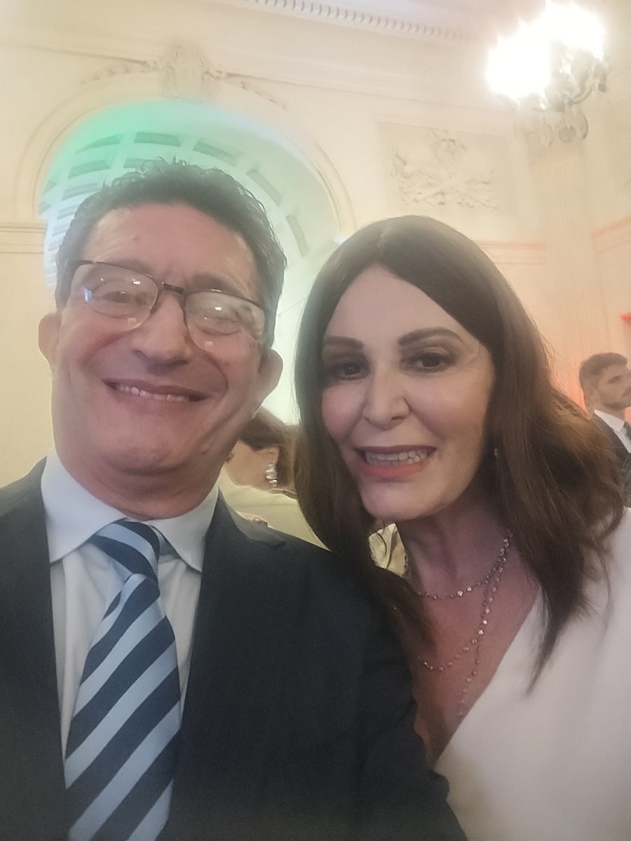 En mi función de Presidente de Fratelli d'Italia en Argentina, saludando al Ministro del Turismo italiano, Daniela Santanchè, en visita a la Argentina por la llegada del buque escuela italiano Amerigo Vespucci.