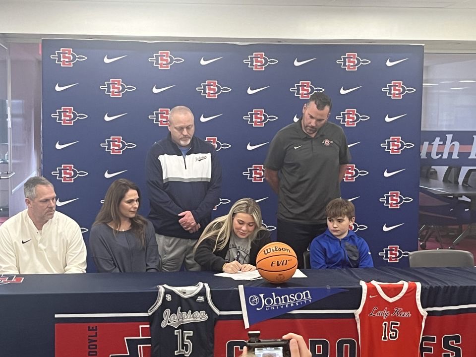 Congratulations ⁦@reesegoddardd⁩ for finishing off her career with ⁦@SDHS_LadyKeesBB⁩ by signing with ⁦@JUTNWBB⁩ today. Proud of you Reese!!!! #HardWorkPaysOff #LadyKeeforLife