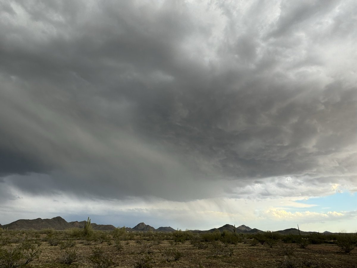 Gnarly looking base on this storm north side of Phoenix #azwx