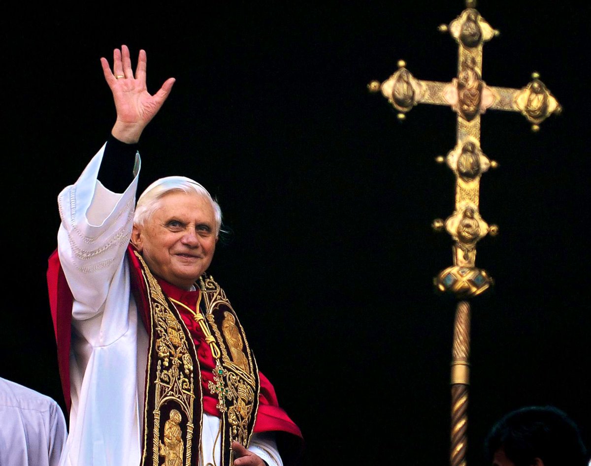 RosaryMum's tweet photo. “Know that God will never abandon you. Turn your eyes to him often. He gave his life for you on the cross because he loves you.”

Pope Benedict XVI https://t.co/ucBVWzTigm