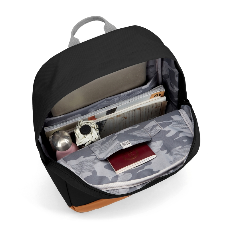 aandf_corp's tweet photo. 春の新生活に向けてバッグの買い替えはいかがですか?サイドポケットの付いたシンプルなデイパックですが内部にはPCスリーブとクレジットカードやパスポートの収納に適したRFIDブロッキング機能ポケット付き【仙台茂庭店】 https://t.co/iPDivaNUyN
#pacsafe #パックセーフ https://t.co/Q5gUEuFGzw