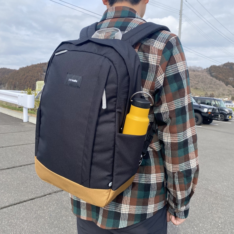 aandf_corp's tweet photo. 春の新生活に向けてバッグの買い替えはいかがですか?サイドポケットの付いたシンプルなデイパックですが内部にはPCスリーブとクレジットカードやパスポートの収納に適したRFIDブロッキング機能ポケット付き【仙台茂庭店】 https://t.co/iPDivaNUyN
#pacsafe #パックセーフ https://t.co/Q5gUEuFGzw