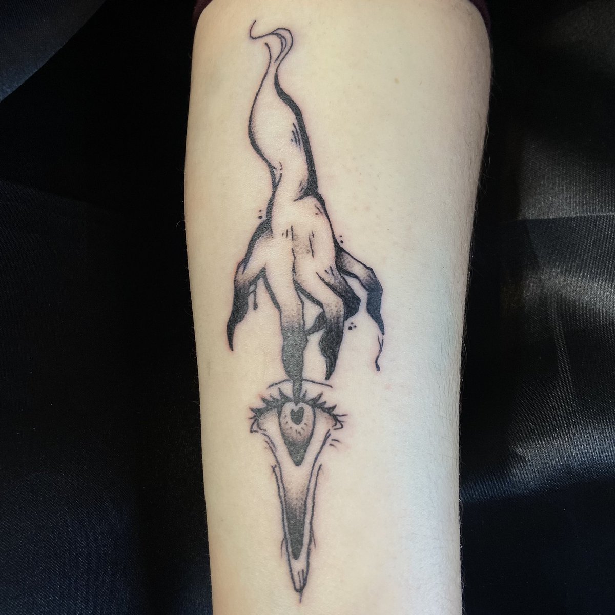 Notule_'s tweet photo. Moi c’est Notule 👁️
Petite tatoueuse
dans un shop dans le 90 📍

J’ai un style un peu witchy dark fantasy ? 🌿 j’aime les projets bizarre et les mots saugrenus 🪴

(Avant j’étais graphiste) https://t.co/7d73tqgGzn
