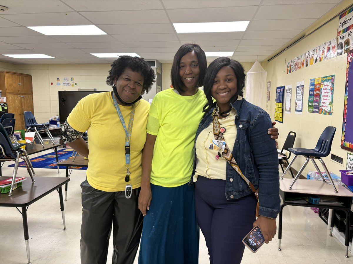 Lincoln_JMCSS's tweet photo. What a night! March Madness in full effect at Lincoln Elementary 🎊💙🏆 #MathandScienceNight #ShoutoutToTheHomeTeam #ExpectToWin @JMCSchools https://t.co/3oecZYkgHr
