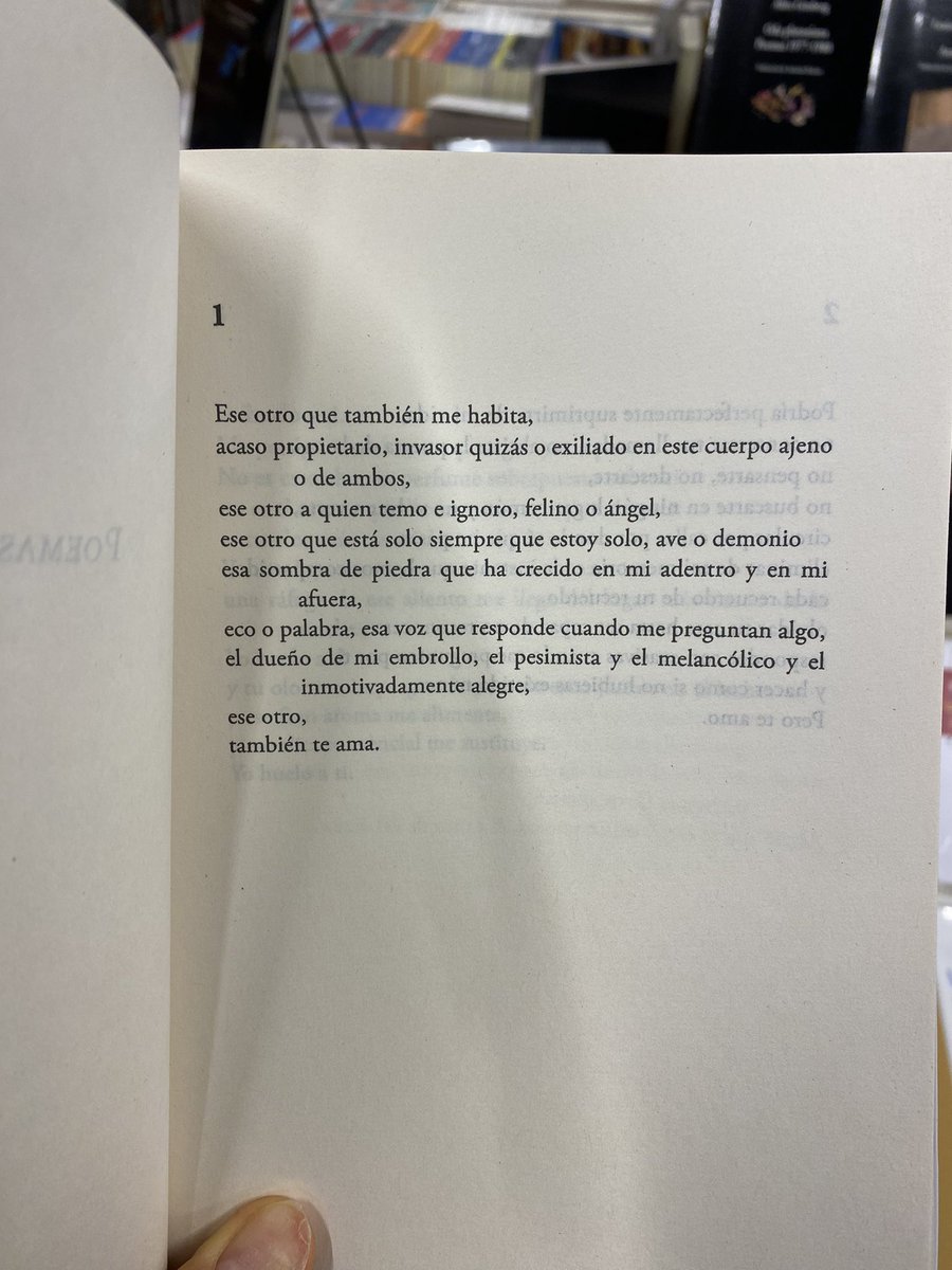 jdlaverde9's tweet photo. Sí, sí, yo sé que el país anda agitadito, pero cuándo no. Pa que respiren un tris, estos cuatro poemas de Darío Jaramillo Agudelo. https://t.co/FXnaEjrD2h