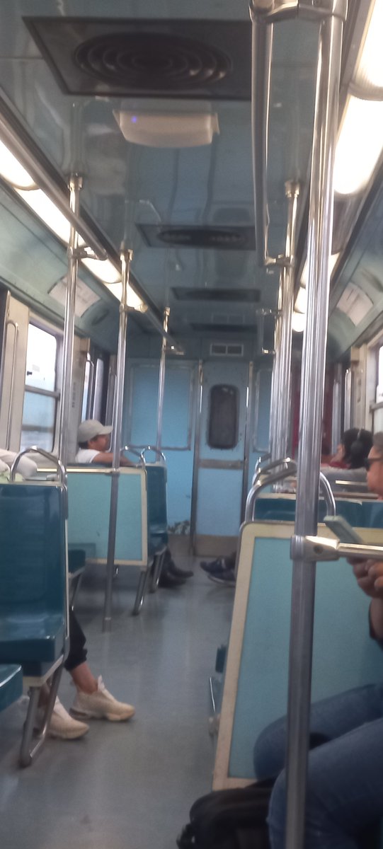 ValeAtnes's tweet photo. @MetroCDMX línea b dirección buenavista hatmy 2 hombres en el vagón de mujeres M.0046 https://t.co/7nGKsNIYi3