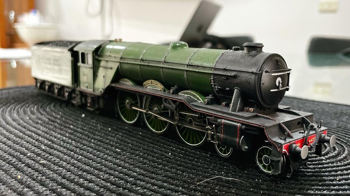 Benn_T23's tweet photo. I give- My *Railroad* Flying Scotsman

Although the livery is unique, I wanted to do this to show that the Railroad models can look different if not better than the base models.

Light weathering, gloss coat, a page worth of waterslide decals! https://t.co/QivhQ2k59d