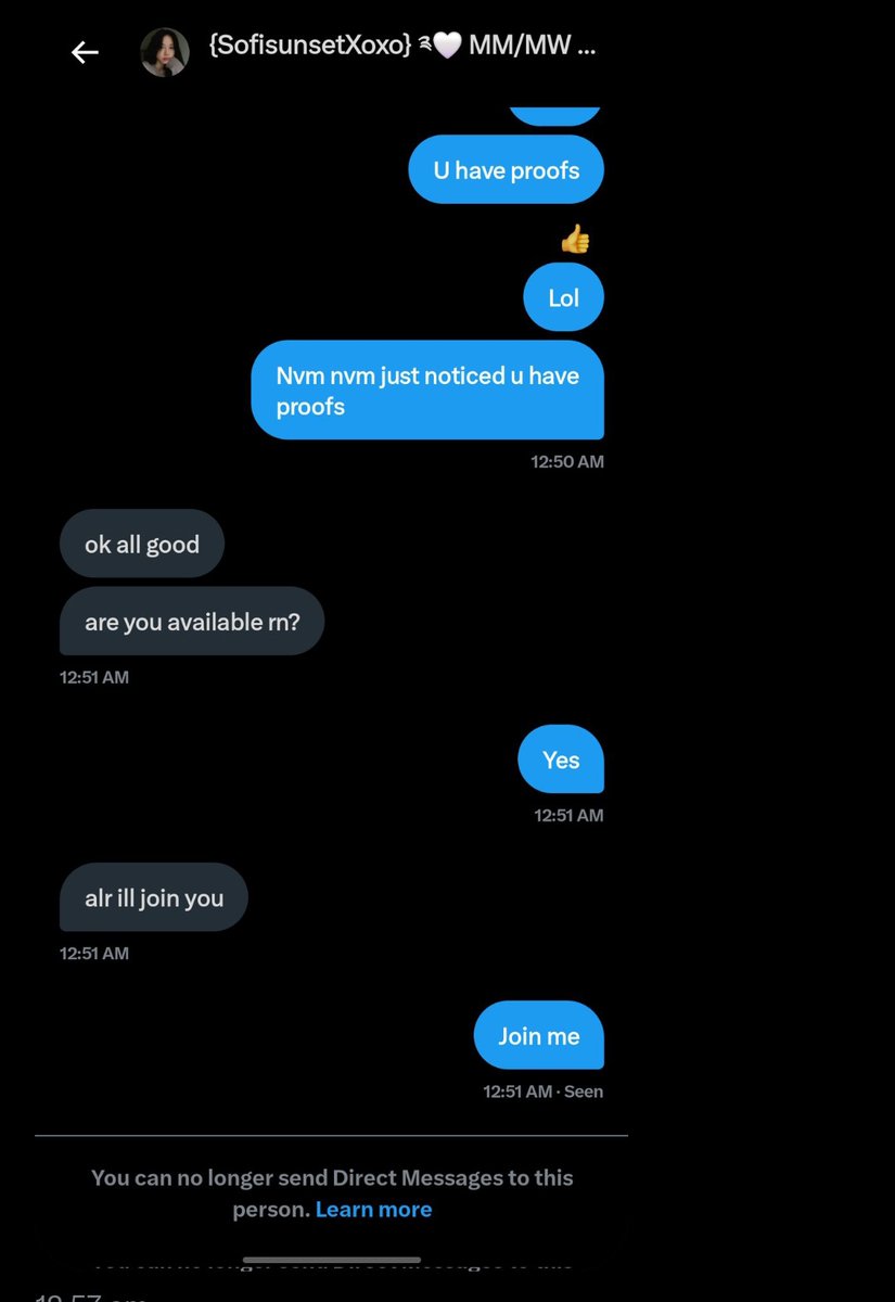 L0st_W4ll's tweet photo. Everyone please report @DcrlinqRosy for scamming

She scammed my friend for his mfr ssbd and A LOT of other people for halos and robux 

If you follow
Please unfollow her
She uses her scams as proofs which I find absolutely foul and pathetic https://t.co/4l9VjeW29T