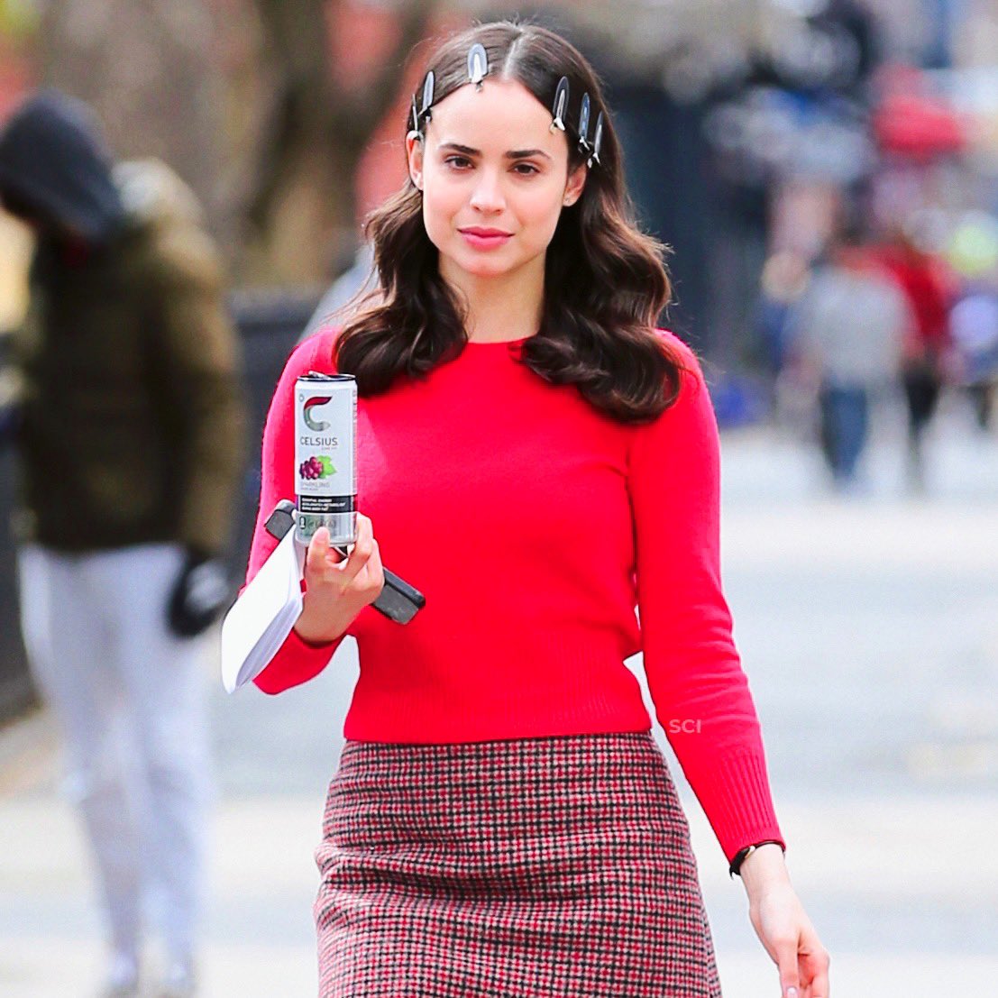 archivecarson's tweet image. hair clips are her thing, period! 🥹