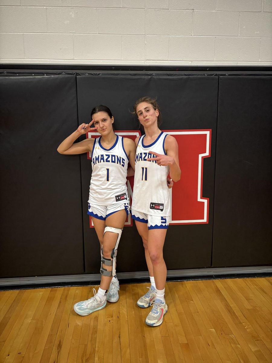 MadeiraZonsBk's tweet photo. Lex and Zo in their final game together https://t.co/f7TTiauvd6