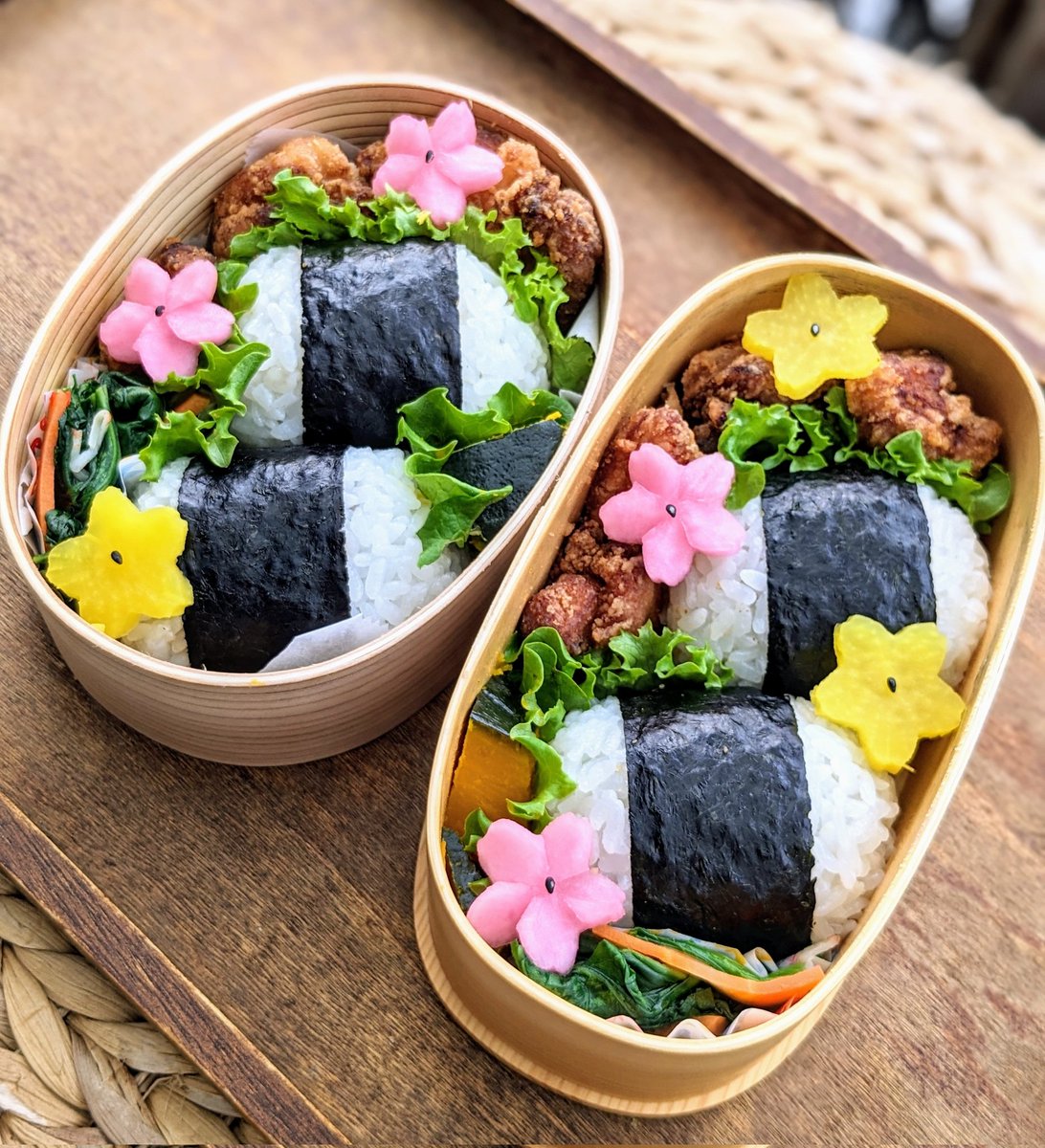 おはようございます😊

今日は終業式～
明日から春休み🌸

次女なんとか今日まで学校いったのでひと安心ε-( ´▿`    )ﾎｯ

昨日の味噌の仕込み娘達に手伝ってもらいながら無事終わりました😁
またサブ垢の方に📮します( ◜ ֊◝ )

🍙相変わらず丁度いい大きさに握れずおかず達が追いやられている🥹