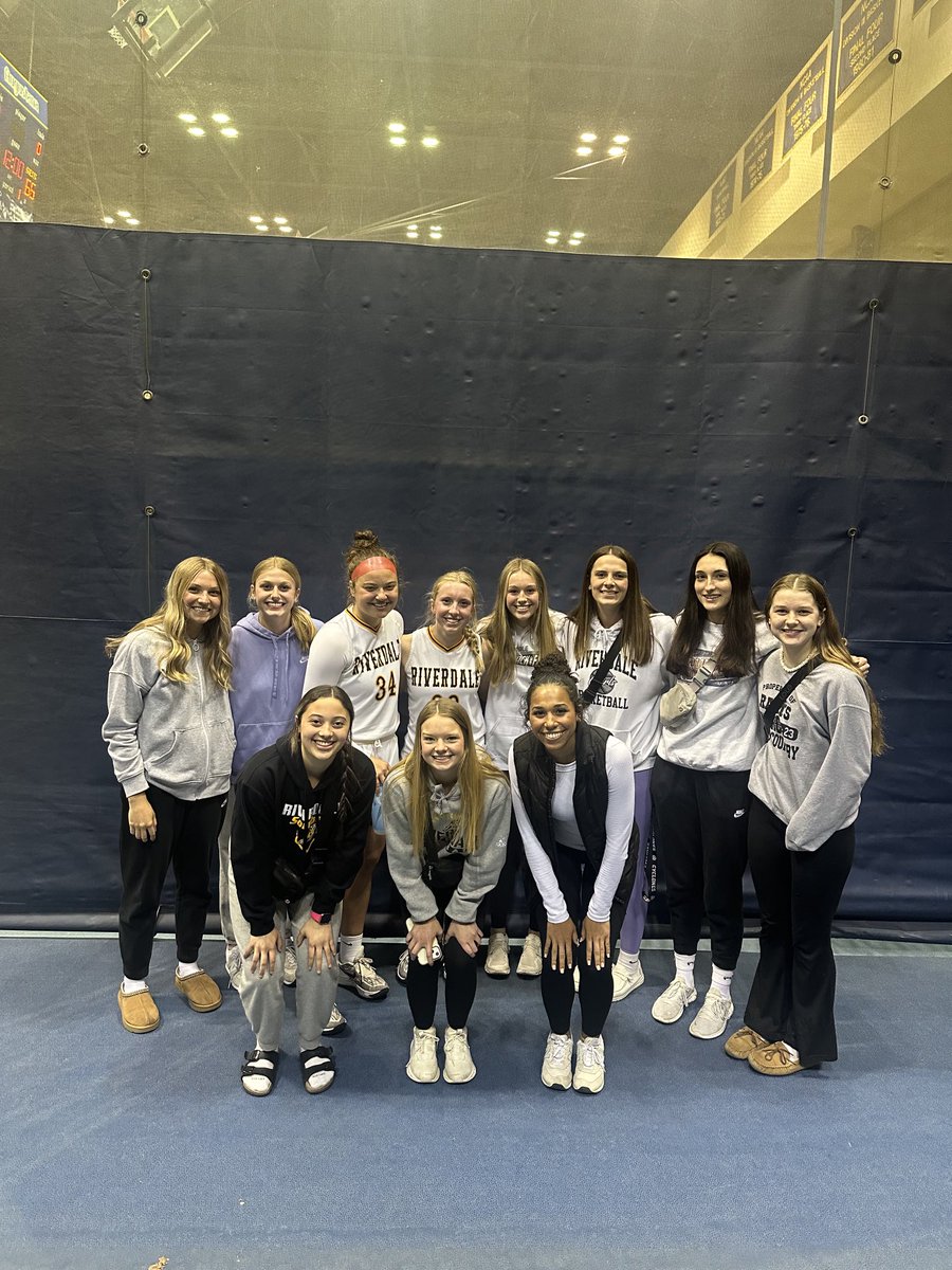 HoopsRiverdale's tweet photo. We got the band back together for 1 more game. Carrieanne’s and Alexis representing for Riverdale as Illinois dominated!! https://t.co/voXi2U5Fc7