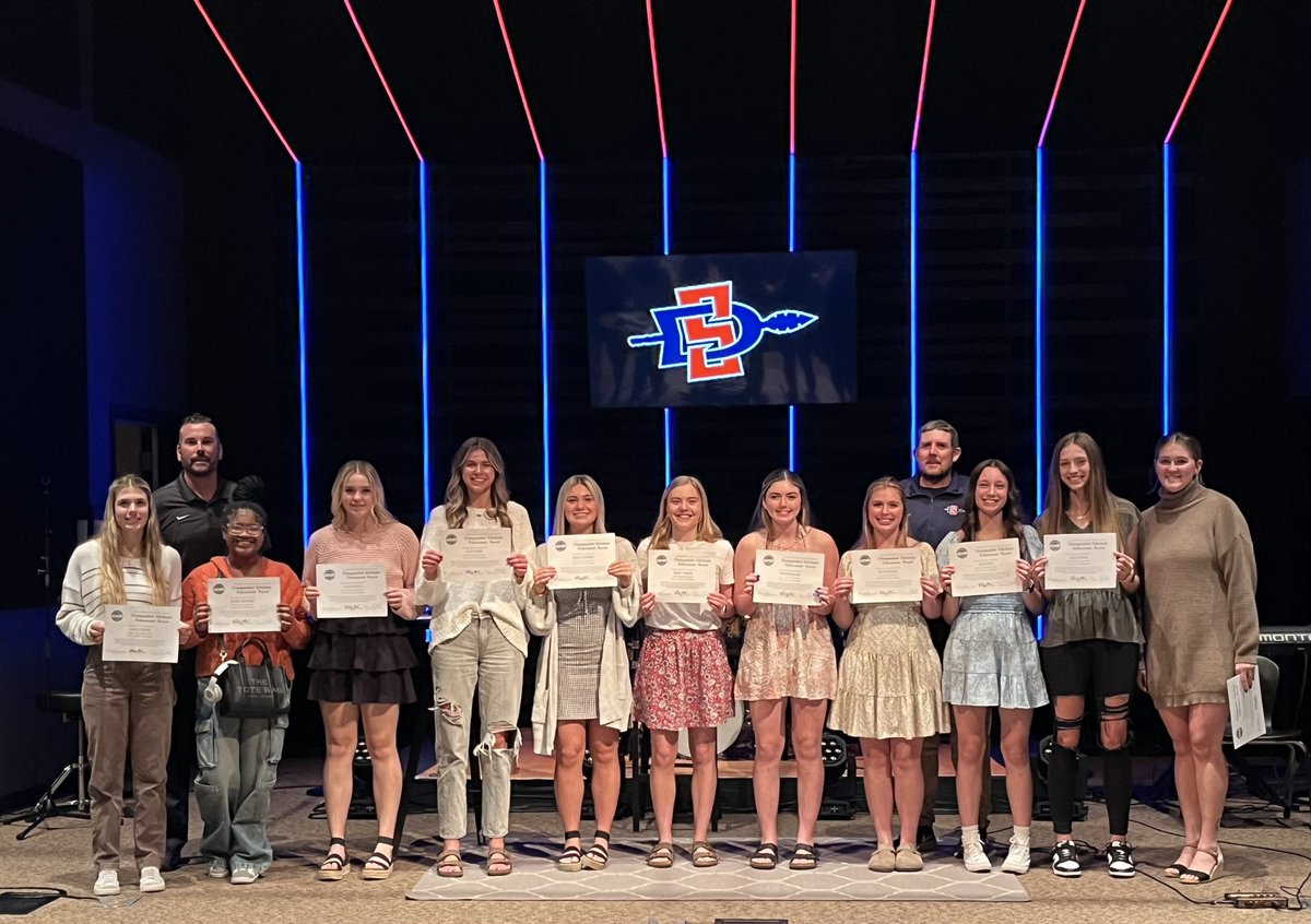 Finished off a great season w/ the @SDHS_LadyKeesBB banquet tonight. One of many great accomplishments this year was being awarded the @TSSAA Distinguished Scholastic Achievement for maintaining a team 3.4 GPA throughout the season. #TOGETHER @SDHcommunity @southdoylehs