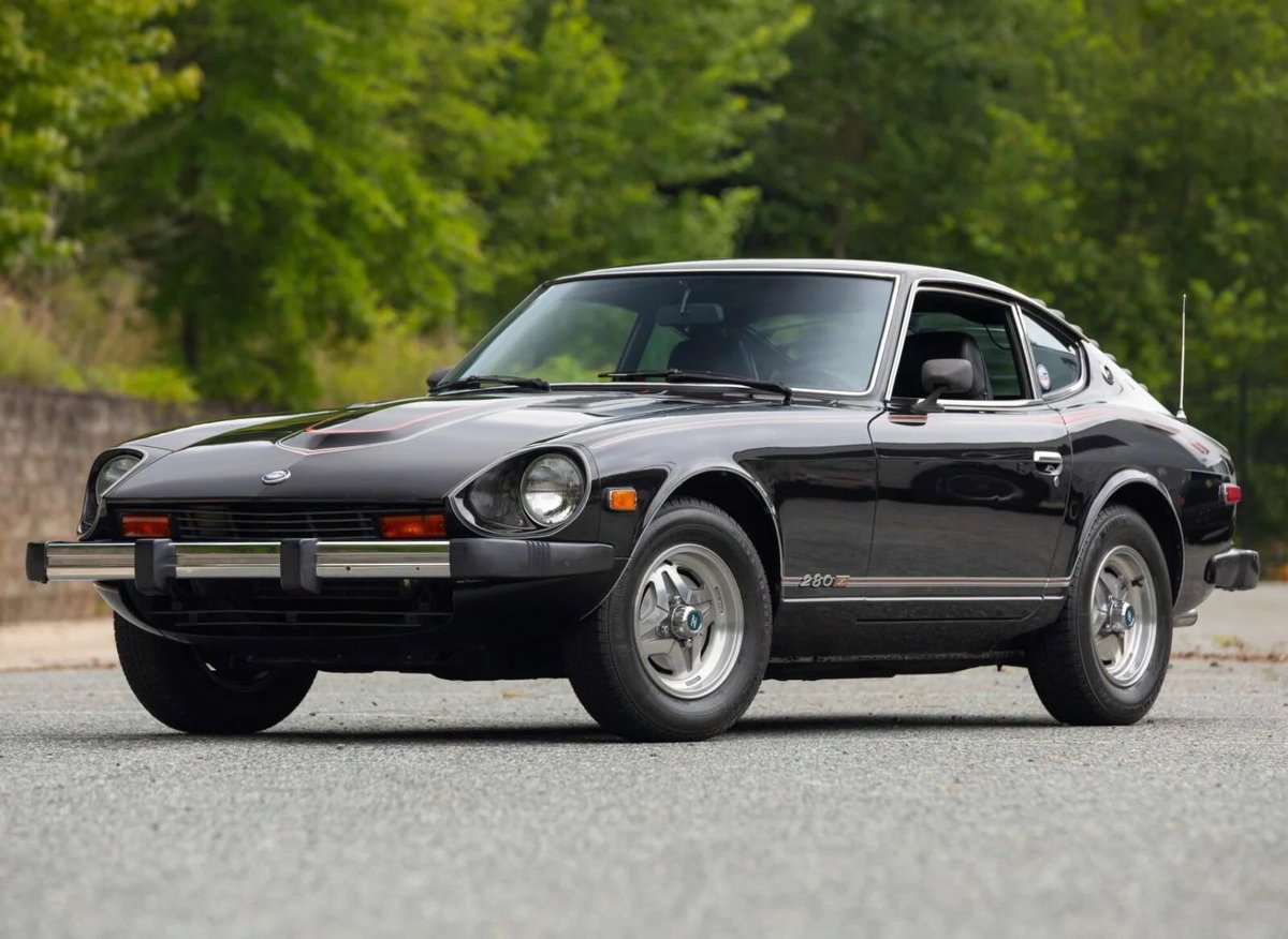 I had no idea Nissan made beautiful, masculine looking cars.

1978 280z is STUNNING